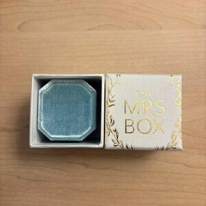 NWT The Mrs Box - The Newport Bevel Single Ring Box - Velvet - Color Blue